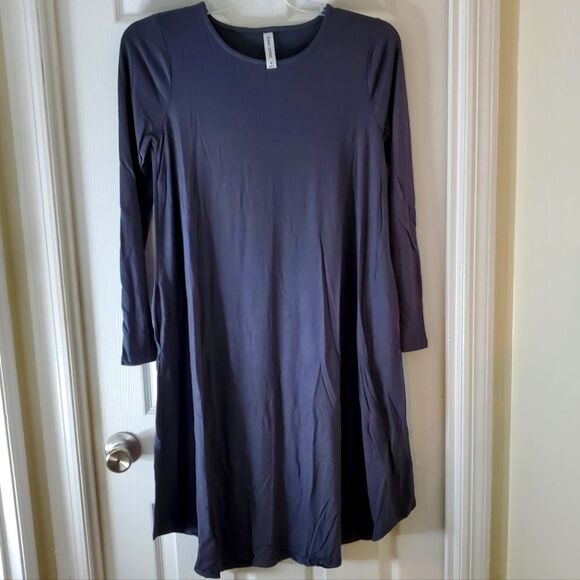 🇺🇸NWOT Super Cute and Sooo Soft Gray Dress Size Medium - Picture 1 of 6